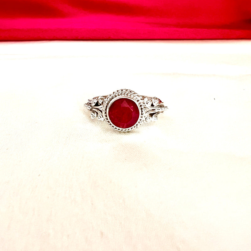 Dyed Ruby Carved Round 925 Silver Ring