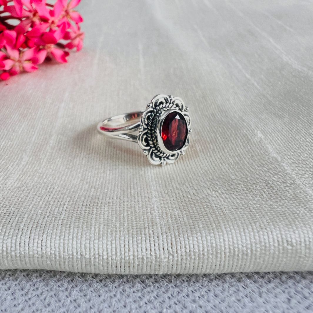 Garnet 925 Silver Flower Cut Ring