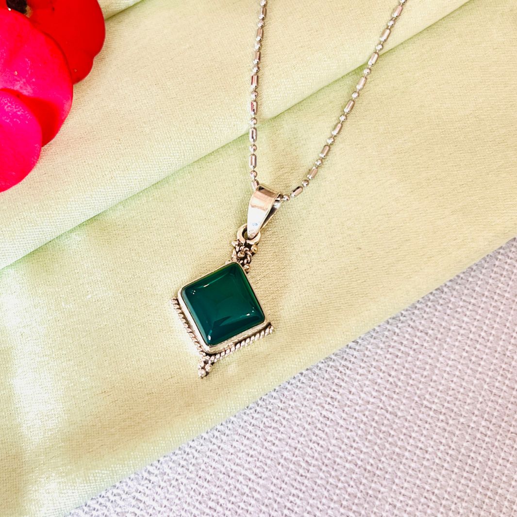 Green Onyx Diamond Shape 925 Silver Pendant