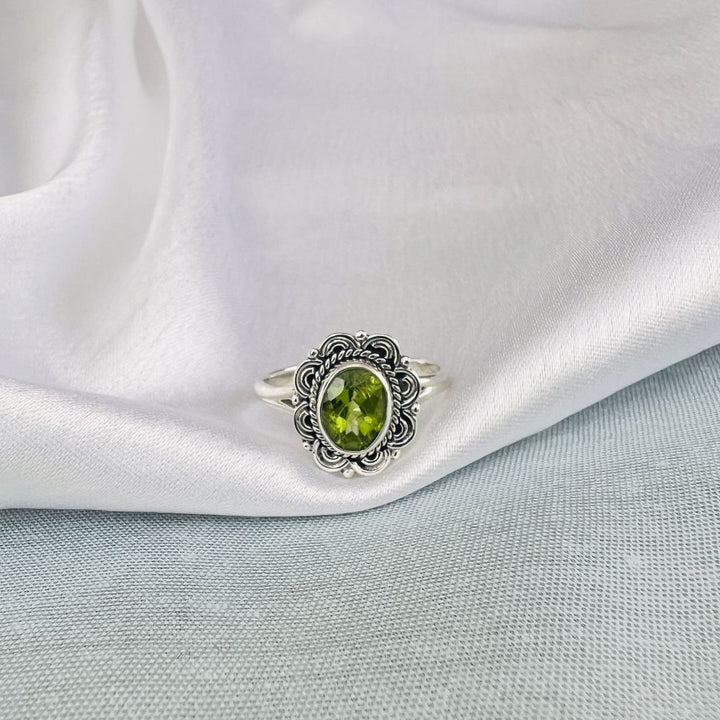 Peridot 925 Silver Flower Cut Ring