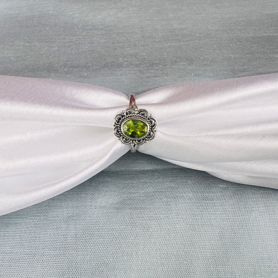 Peridot 925 Silver Flower Cut Ring