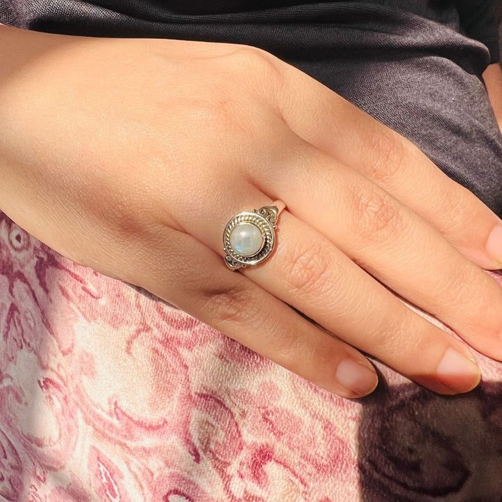 Moon Stone Round 925 Silver Ring