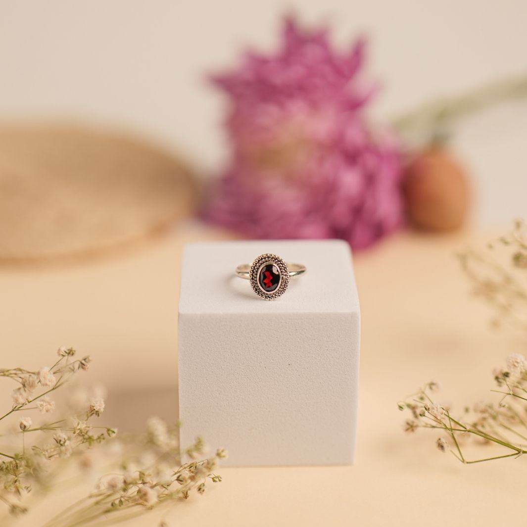 Garnet 925 Silver Cut Ring